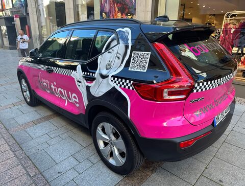Car-Wrap mit Oracal 970 Rapid Air und Kombination mit Teilfolierung für B&U Curvy Boutique in Iserlohn.