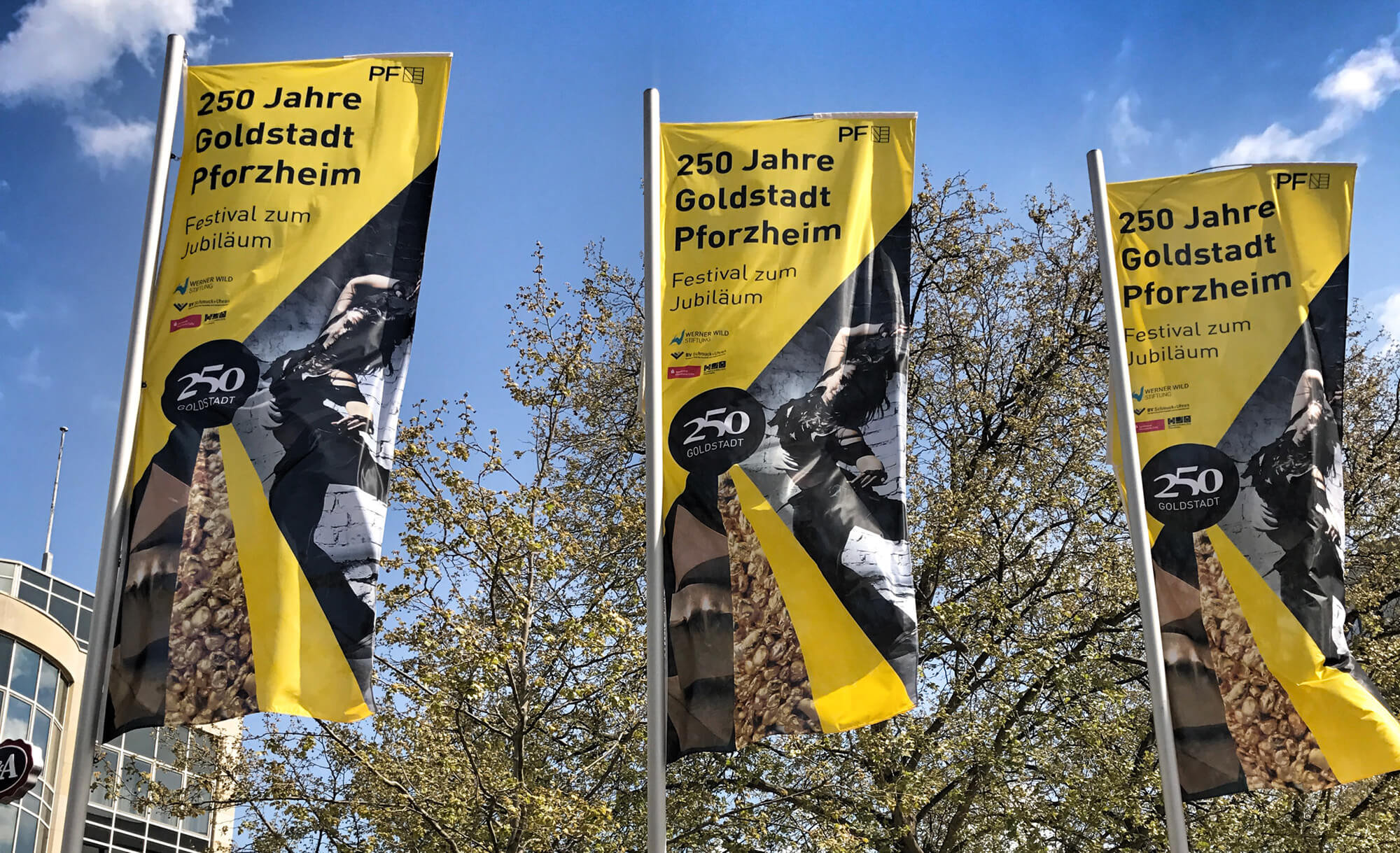 Fahnen für das Goldstadt 250 Jubiläum