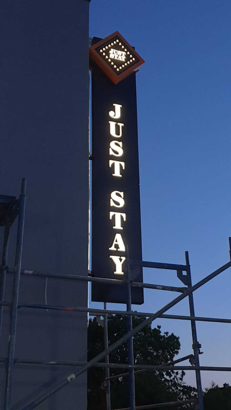 LED Leuchtreklame für Just Stay
